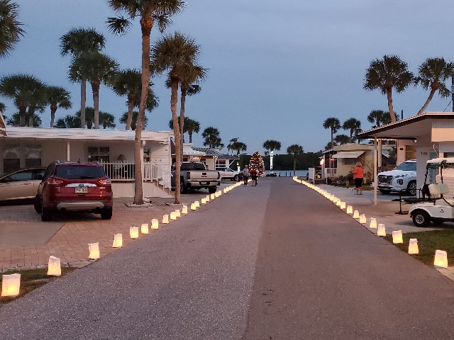 Christmas Eve 2020<br>Photos by Dan McLean - Slide 2