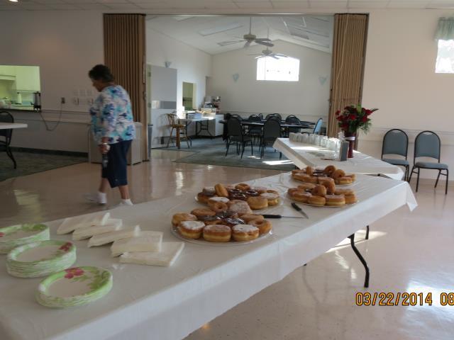 Coffee and Doughnuts with Muriel Lyon <br>
Photos by Nora Szabo - Slide 10