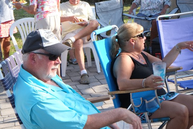 Time change party at the Tiki <br> Photos by Roger Cissa - Slide 11