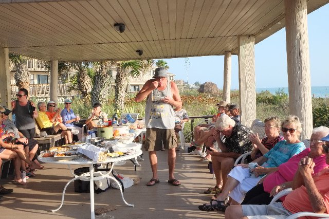 Time change party at the Tiki <br> Photos by Roger Cissa - Slide 25